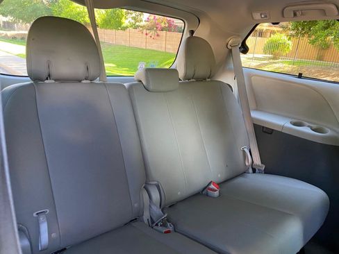 Used 2015 Toyota Sienna XLE Premium FWD image 42