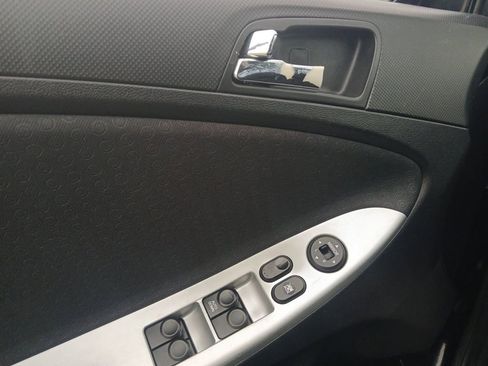 Used 2012 Hyundai Accent SE FWD image 8