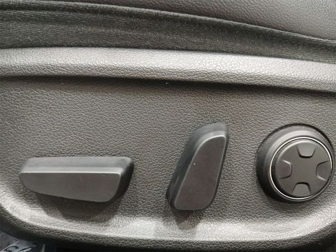 Used 2023 Genesis G70 2.0T image 12