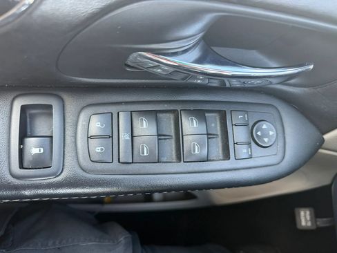 Used 2017 Dodge Grand Caravan SXT FWD image 23