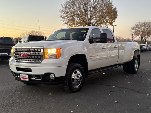 Used 2014 GMC Sierra 3500 Denali image 3