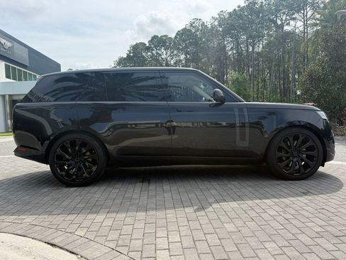 Used 2023 Land Rover Range Rover Long Wheelbase Autobiography image 4