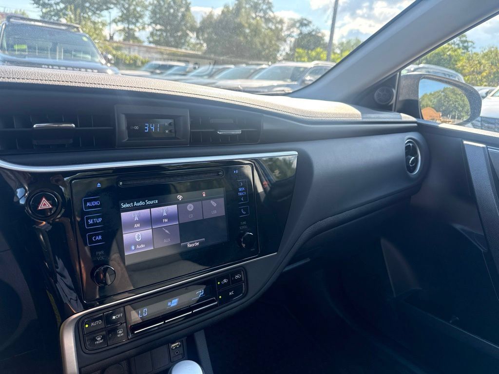 Used 2018 Toyota Corolla LE FWD image 4