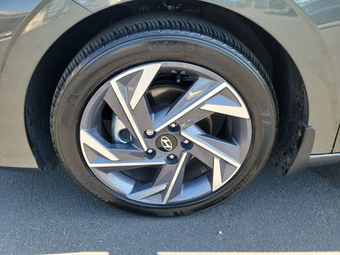 Certified 2025 Hyundai Elantra Sport FWD image 31