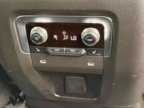 Used 2024 GMC Yukon XL SLT w/ SLT Luxury Package AWD/4WD image 12