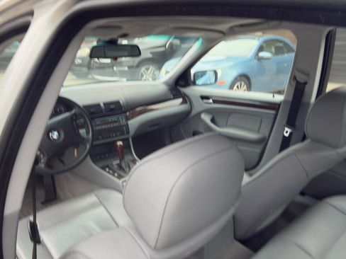 Used 2001 BMW 330i Sedan image 27
