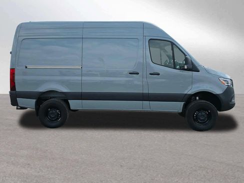 Used 2025 Mercedes-Benz Sprinter 2500 image 2
