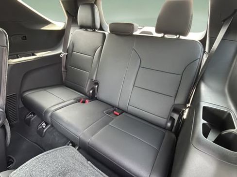 Used 2026 Chevrolet Traverse High Country FWD image 32