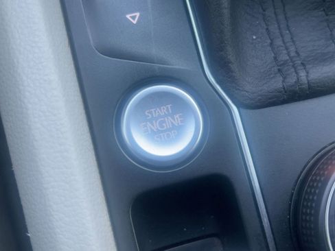 Used 2021 Volkswagen Atlas SEL Premium image 25