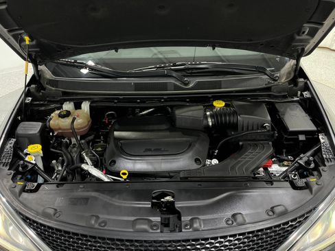 Used 2020 Chrysler Pacifica Limited FWD image 26