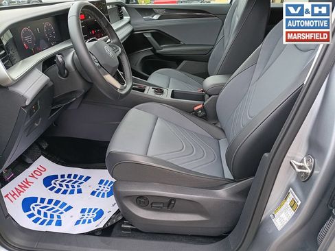 Used 2026 Volkswagen Tiguan SE AWD/4WD image 18