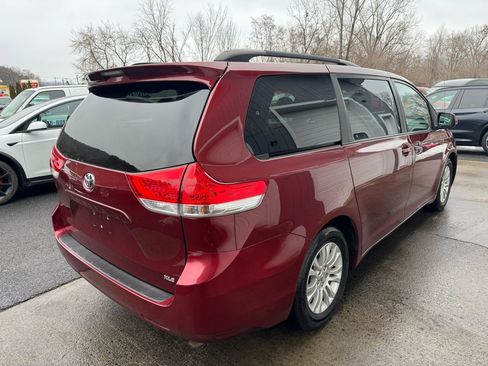 Used 2014 Toyota Sienna XLE image 4