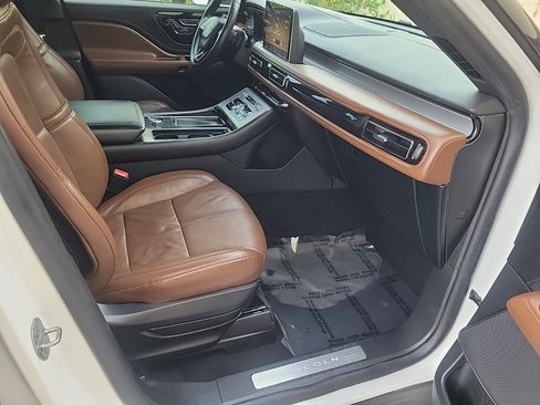 Used 2020 Lincoln Aviator Reserve w/ Equipment Group 201A image 11