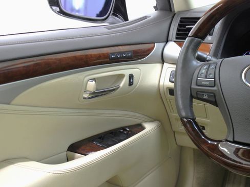 Used 2016 Lexus LS 460 w/ Comfort Package image 54