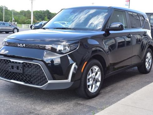 Used 2025 Kia Soul LX FWD image 12