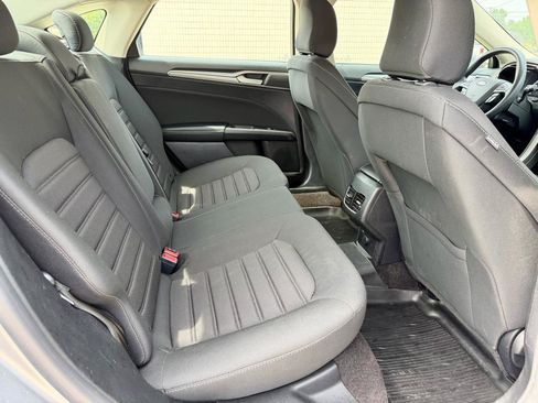 Used 2020 Ford Fusion SE FWD image 16