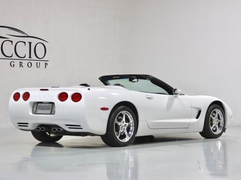 Used 2004 Chevrolet Corvette Convertible w/ Preferred Equipment Group RWD image 10