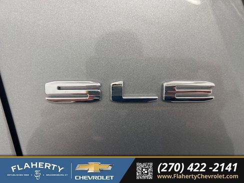 Used 2023 GMC Acadia SLE w/ Driver Convenience Package image 18