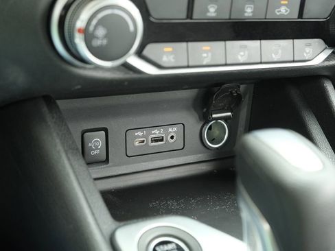 Used 2025 Nissan Sentra SV FWD image 9