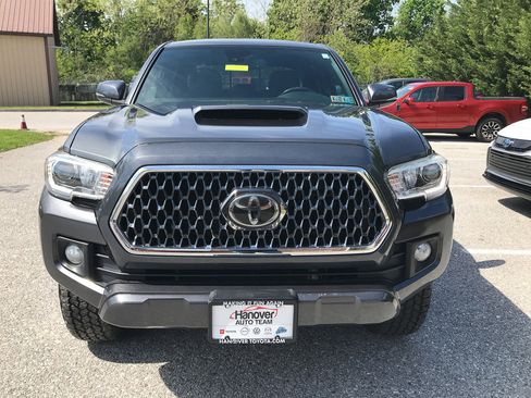 Used 2019 Toyota Tacoma TRD Sport AWD/4WD image 3