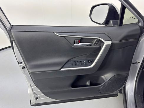 Used 2019 Toyota RAV4 Limited image 42