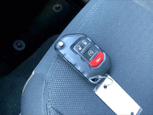 Used 2020 Jeep Wrangler Unlimited Sahara w/ Uconnect 4C Nav & Sound Group AWD/4WD image 13