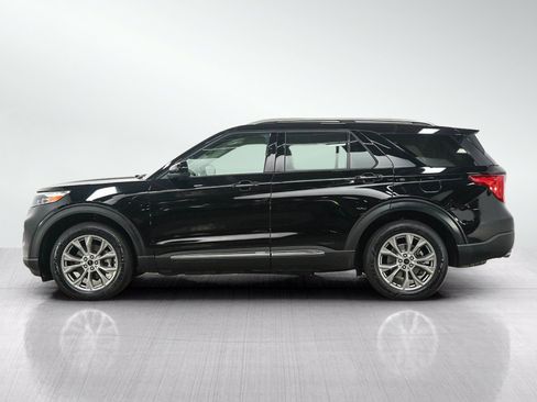 Used 2023 Ford Explorer Limited AWD/4WD image 2
