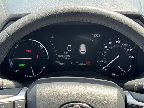 Used 2025 Toyota Sienna XLE FWD image 14