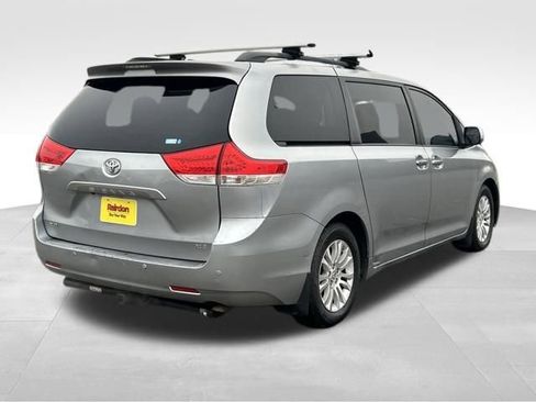 Used 2011 Toyota Sienna XLE image 8