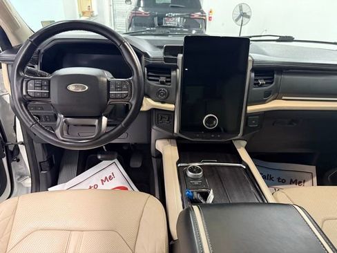 Used 2023 Ford Expedition Platinum image 18