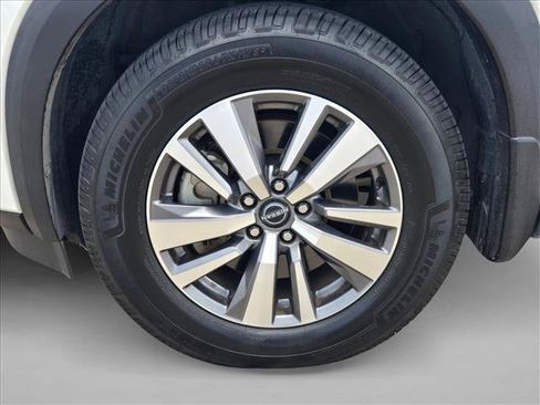 Used 2022 Nissan Pathfinder SL FWD image 10