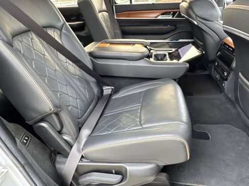 Used 2022 Jeep Grand Wagoneer Series III AWD/4WD image 13