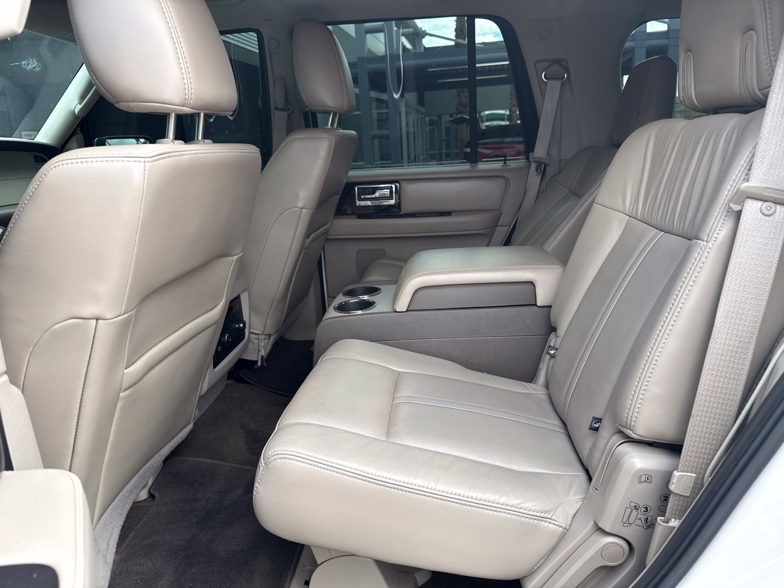 Used 2015 Lincoln Navigator 2WD image 17