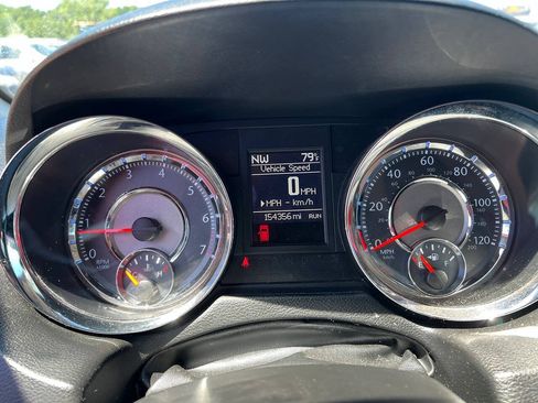 Used 2014 Chrysler Town & Country Touring FWD image 8