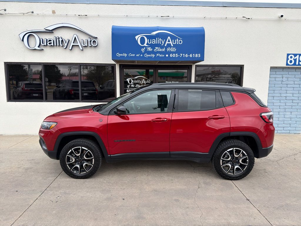 Used 2025 Jeep Compass Trailhawk AWD/4WD image 1