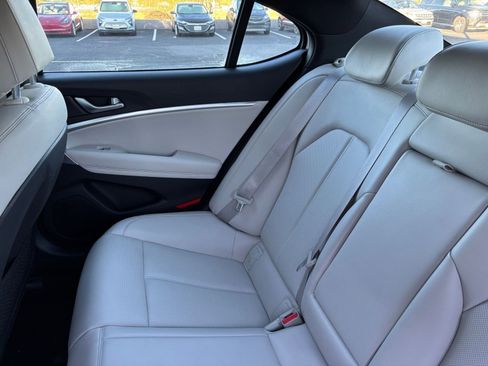 Used 2025 Genesis G70 2.5T image 40