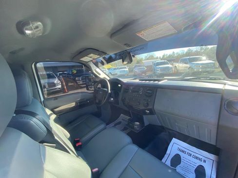 Used 2015 Ford F550 2WD Regular Cab Super Duty image 17