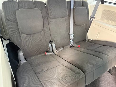 Used 2016 Dodge Grand Caravan SXT w/ Rear Park Assist Package image 21