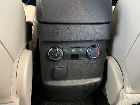 Used 2013 Ford Explorer XLT FWD image 32