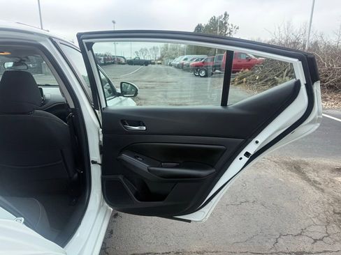 Used 2022 Nissan Altima 2.5 S AWD/4WD image 38