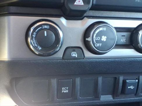 Used 2020 Toyota Tacoma SR AWD/4WD image 23