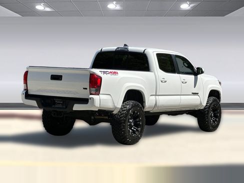 Used 2016 Toyota Tacoma TRD Sport AWD/4WD image 8