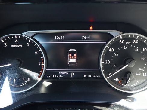 Used 2023 Nissan Pathfinder SL w/ SL Premium Package FWD image 11