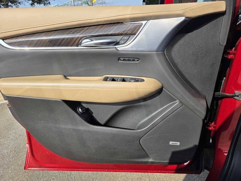 Used 2023 Cadillac XT6 Sport w/ Platinum Package image 19