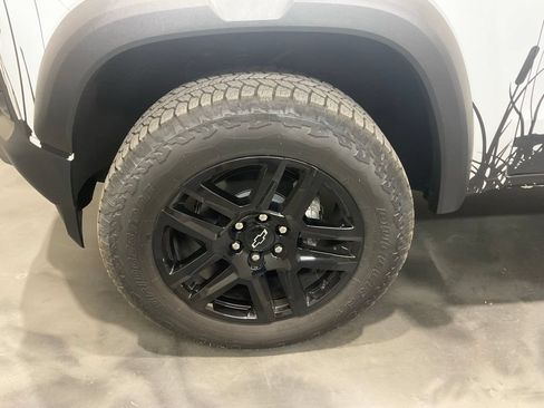 Used 2025 Chevrolet Colorado Trail Boss AWD/4WD image 9