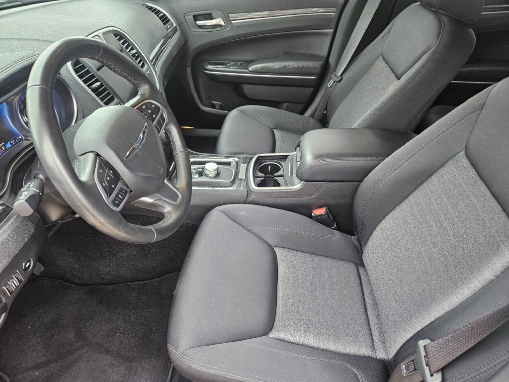 Used 2020 Chrysler 300 Touring w/ Chrome Appearance Package RWD image 13