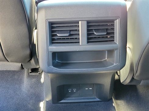 Used 2022 Volkswagen Atlas Cross Sport SE w/ Panoramic Sunroof Package image 13