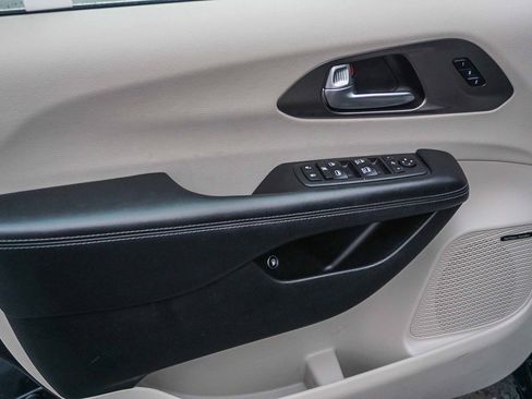 Used 2019 Chrysler Pacifica Limited w/ Advanced Safetytec Group image 19