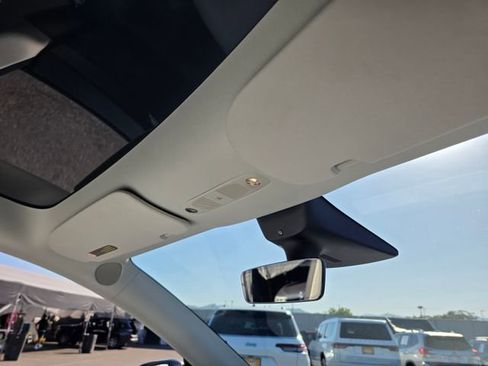 Used 2022 Tesla Model Y Performance image 20