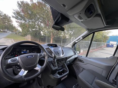 Used 2019 Ford Transit 150 XLT image 11